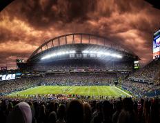 维尼修斯赛后谦逊发言登热搜，巴塞罗那鏖战密尔沃基雄鹿引发热议的简单介绍